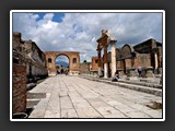 pompei forum au fond le vesuve